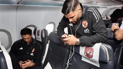 على متن رحلة خاصة.. مصر للطيران تنقل فريق النادي الأهلي إلي جوهانسبرج