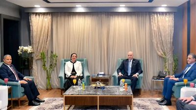 وزيرة البيئة تلتقي عددا من أعضاء دورة التمثيل الدبلوماسي العسكرى المصرى بالخارج