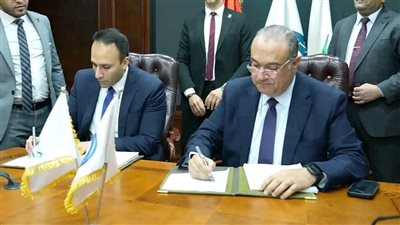 وزارة البترول: «إيجاس» القابضة للغاز توقع اتفاقية مع «نيوفورترس» الأمريكية لاستئجار وحدة تغييز عائمة 