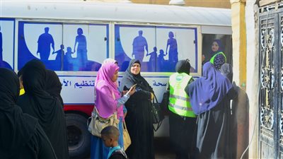 توقيع الكشف الطبى على 1172 مريضًا بقافلة مجانية فى الدقهلية 