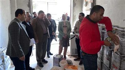 ضبط 95 صفيحة جبنة بها يرقات ديدان و109 براميل مخلل بدكرنس