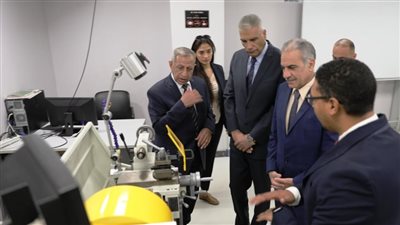 محافظ أسوان يتفقد أقسام فرع الأكاديمية العربية للعلوم والتكنولوجيا والنقل البحرى