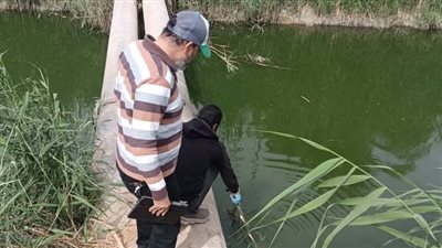 «مياه الأقصر» تجري أعمال المسح البيئي لمصرف مركز البياضية (صور)