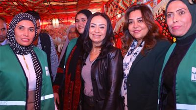  وزيرة التضامن تبدأ زيارة شمال سيناء بتفقد القافلة الطبية بمركز بئر العبد