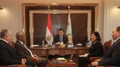 وزير الزراعة يؤكد على ضرورة الاستثمار في المشروعات التي تخدم المرأة الريفية