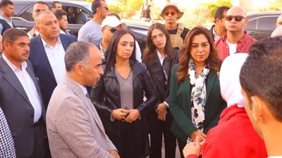 وزيرة التضامن تتفقد المركز اللوجستي والمخزن الجمركي للهلال الأحمر بالعريش