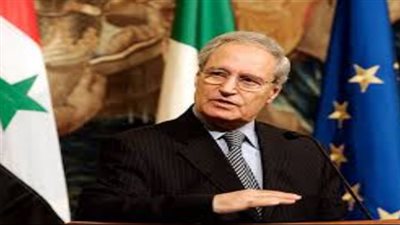 نائب بشار الأسد يحذر من الفوضى التي خلفها هروبه خارج سوريا