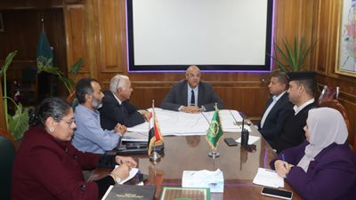 محافظ القليوبية يبحث دراسة فتح محاور مرورية جديدة