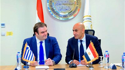 تفاصيل لقاء عبداللطيف ووزير التعليم والشئون الدينية والرياضة اليوناني وسفير اليونان 