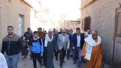 محافظ المنيا يتفقد سوق الخضار شرق سمالوط ويبحث إقامة أسواق حضارية مناسبة