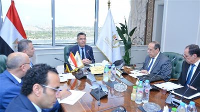 وزير التموين يجتمع مع شركات السكر لمتابعة الاحتياطي الاستراتيجي