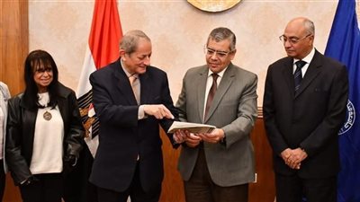 تفاصيل لقاء رئيس جامعة قناة السويس السفير عطية أبوالنجا ضمن مبادرة «نشر العلم»