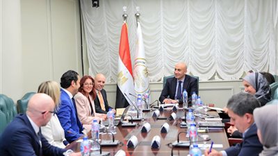 تفاصيل لقاء وزير التعليم بمسئولي هيئة كامبريدج