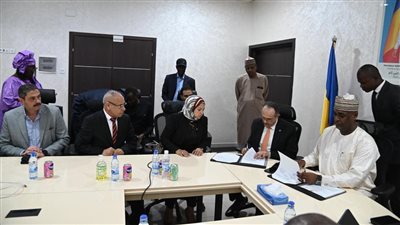 وزير الإسكان يهنىء «المقاولون العرب» على بروتوكول «الطريق الاستراتيجى تشاد- ليبيا- مصر»