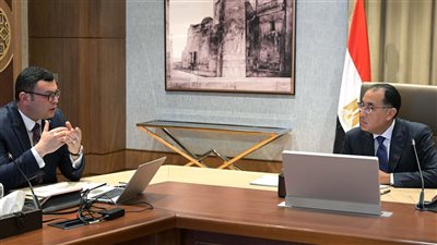 رئيس الوزراء يتابع مع وزير الإسكان عددا من ملفات عمل الوزارة 