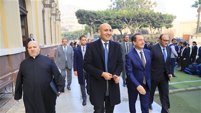 وزير التعليم والسفير الفرنسى يتفقدان مدرسة العائلة المقدسة«الجزويت» بالقاهرة 