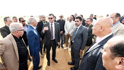 وزير الإسكان يتفقد أعمال الطرق والمرافق بالأراضى المضافة لمدينة العبور الجديدة (صور)