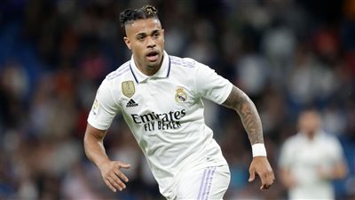 مهاجم ريال مدريد السابق على طاولة التعاقدات في الأهلي.. واللاعب يرحب