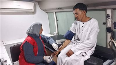 وكيل الصحة يتابع سير أعمال الفرق الطبية المتحركة بالأقصر (صور)