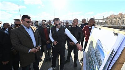  وزير الإسكان يتفقد مشروع 