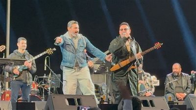 مصطفى قمر يستقبل ياسر جلال بالأحضان فى حفله.. صور