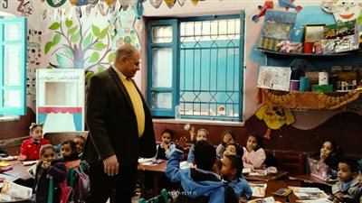 مدير تعليم قنا يصدر تنبيهات هامة خلال جولة تفقدية مفاجئة لعدد من المدارس