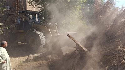 «مدينة الأقصر» تشن حملة للتصدى لأعمال التعديات علي أملاك الدولة (صور)