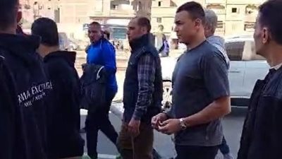 عصام الحضري يصل مسقط رأسه بدمياط لتشييع جثمان والدته 