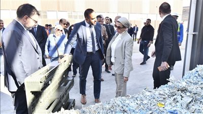 وزيرة البيئة تفتتح أول خط إنتاج بمصر لإعادة تدوير الكرتون بمدينة السادات 