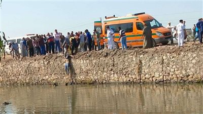 انتشال جثمان معيدة أسيوط إحدى ضحايا ميكروباص ترعة الإبراهيمية بالمنيا