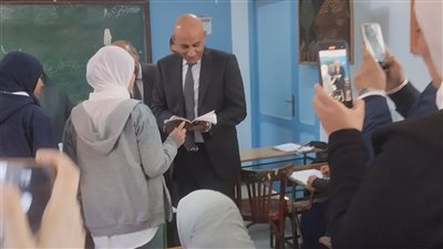 بالصور.. جولة مفاجئة لوزير التعليم بعدد من مدارس الغربية 