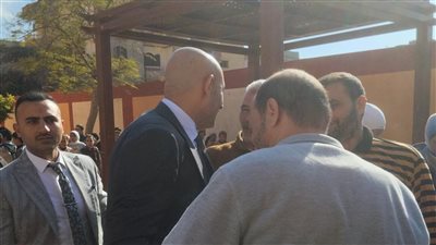 وزير التعليم يعد معلمي الحصة بانفراجة وتحسن أوضاعهم 