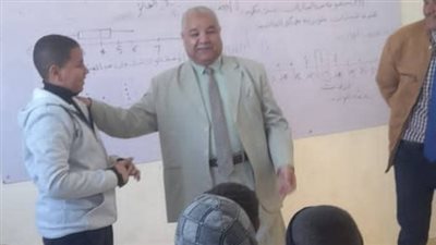 «وكيل التعليم» يتفقد انتظام العملية الدراسية بمدينة الزينية في الأقصر 