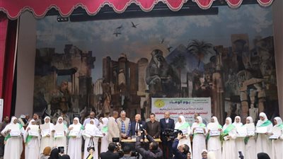 نقيب المعلمين يُشيد بالدور التربوى للمعلم بحفل تكريم المعلمين المثاليين بأسوان