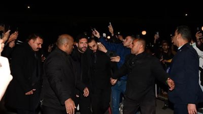 أبرزهم حسن الرداد وإيمي سمير غانم.. شاهد النجوم في عزاء نبيل الحلفاوي