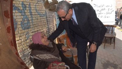 عقب لقائها في جولته..إجراءات عاجلة من محافظ الغربية لسيدة مسنة بالمحلة 