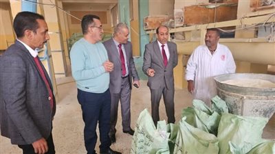 «وكيل التموين» يجرى زيارة مفاجئة لمطحن الاتحاد في الأقصر (صور)