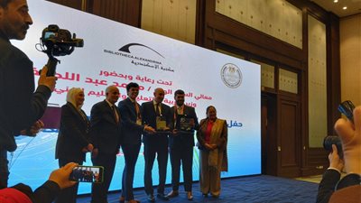 وزير التعليم يكرم الفائزين بجائزة آيسف الدولية(صور)