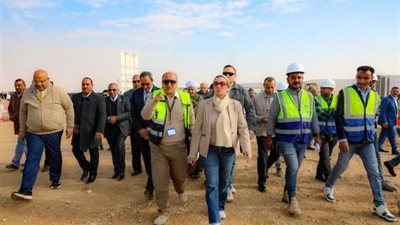 وزيرة البيئة تتفقد المواقع الإنشائية لمصنع معالجة المخلفات والمدفن الصحي بقنا 