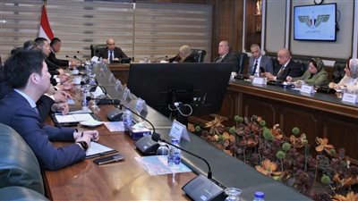 وزير الطيران يلتقي بمسئولي شركة (CCCC) الصينية المتخصصة في البناء والمواصلات ومشروعات البنية التحتية والمطارات 