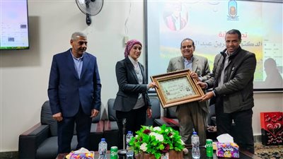 «جامعة الأقصر» تقيم حفلًا تكريمًا للأمين المساعد لبلوغه سن المعاش (صور)