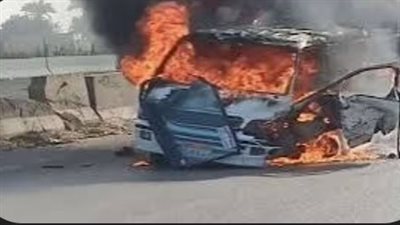 حريق هائل يلتهم سيارة ميكروباص أعلى طريق الأتوستراد