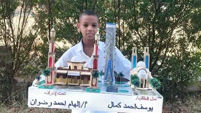  تعليم قنا يكرم طالب يوسف كمال لفوزه بالمستوي الأول بمسابقة 