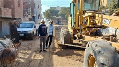حملات مكثفة للنظافة وصيانة دورية لأعمدة الإنارة بمراكز المنيا