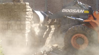 إزالة 10 حالات تعد على الأراضي الزراعية غرب الأقصر