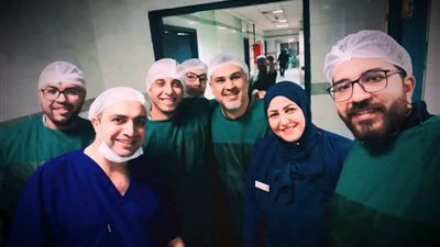 فريق طبي بمستشفى النيل بشبرا ينقذ حياة مسن بجراحة نادرة