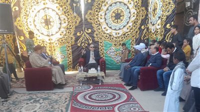 محافظ الأقصر يجرى جولة ميدانية لقرية «منشاة العمارى» لبحث شكواهم (صور)