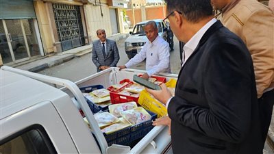 «تموين الأقصر» تضبط ربع طن مصنعات لحوم ودواجن فاسدة (صور)