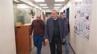 جولة مفاجئة لمحافظ الغربية بمركز أورام طنطا 