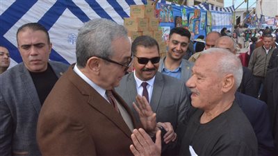 خلال جولته.. محافظ الغربية يستمع لشكاوى ومطالب أهالي كفر الزيات